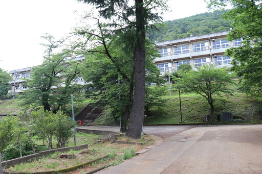 福島第四中学校（選択学区）徒歩31分（2400～2410m）