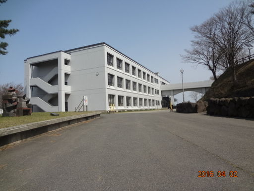 平沢小学校 1367m