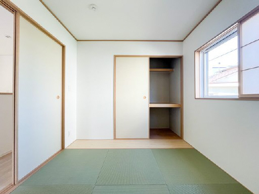 リビングに隣接された和室でう。日本独特の