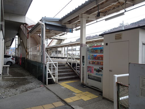 6.【安茂里駅南側】分譲地側にも改札があるので便利です